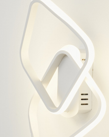 Светодиодный настенный светильник Moderli V2701-WL Vivienne LED 26W Светодиодный настенный светильник Moderli V2701-WL Vivienne LED 26W